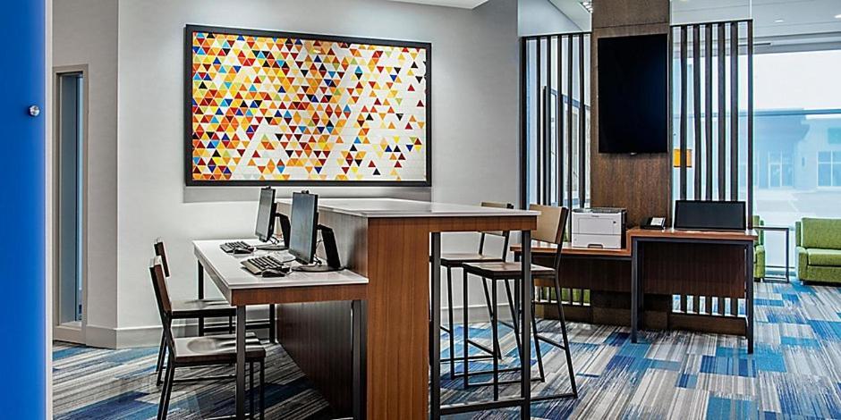 Holiday Inn Express & Suites - Brandon By Ihg Extérieur photo