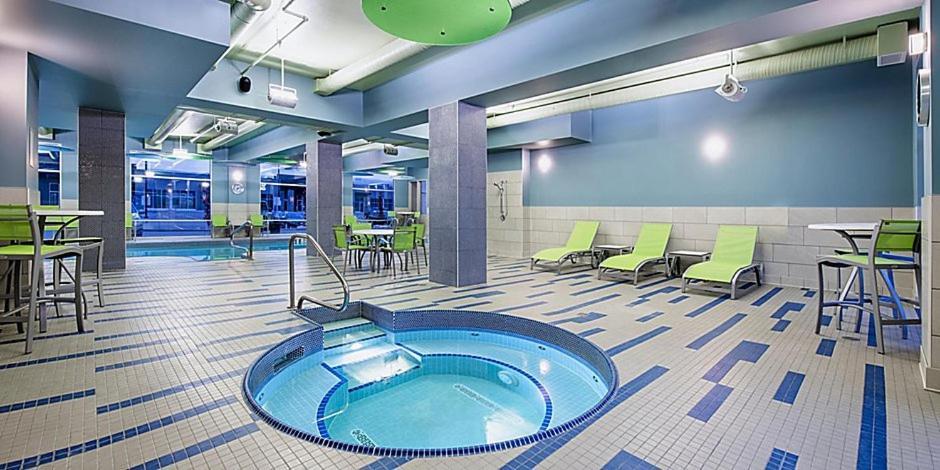 Holiday Inn Express & Suites - Brandon By Ihg Extérieur photo