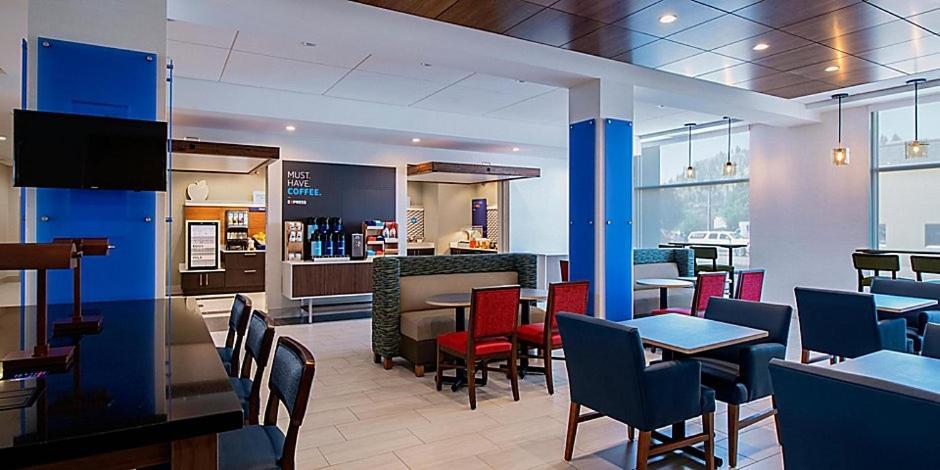 Holiday Inn Express & Suites - Brandon By Ihg Extérieur photo