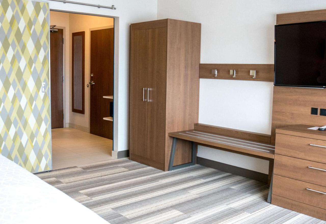 Holiday Inn Express & Suites - Brandon By Ihg Extérieur photo