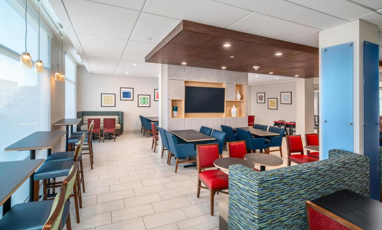 Holiday Inn Express & Suites - Brandon By Ihg Extérieur photo