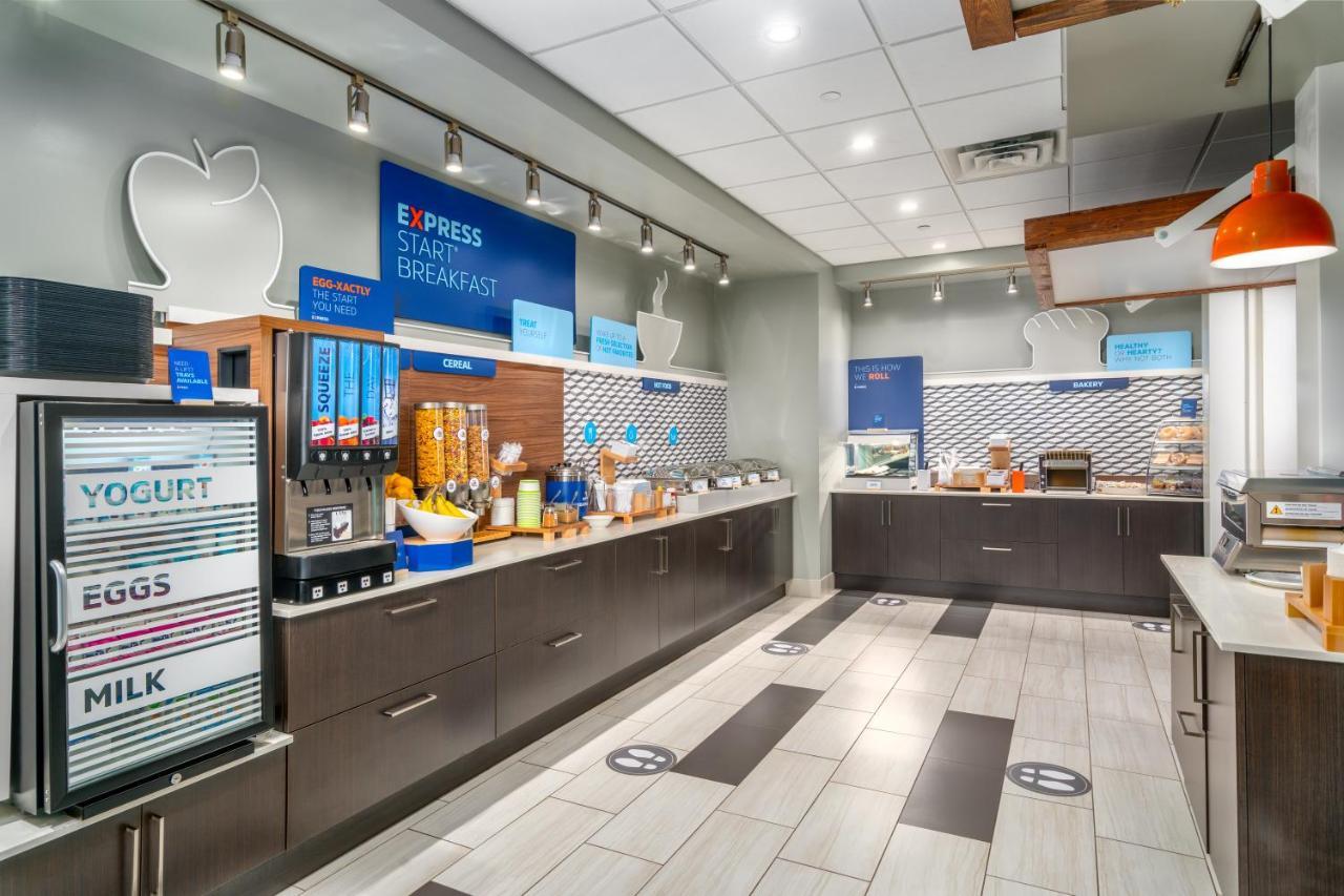 Holiday Inn Express & Suites - Brandon By Ihg Extérieur photo
