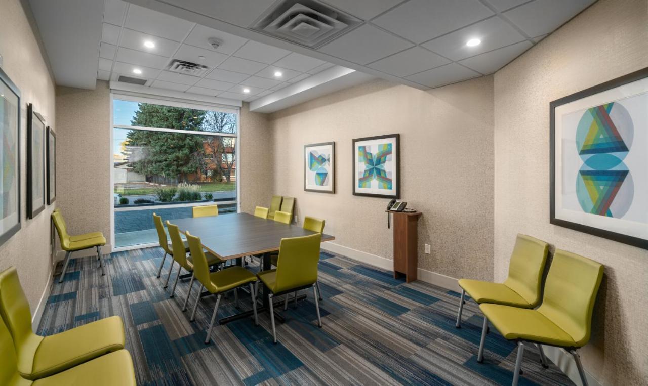 Holiday Inn Express & Suites - Brandon By Ihg Extérieur photo