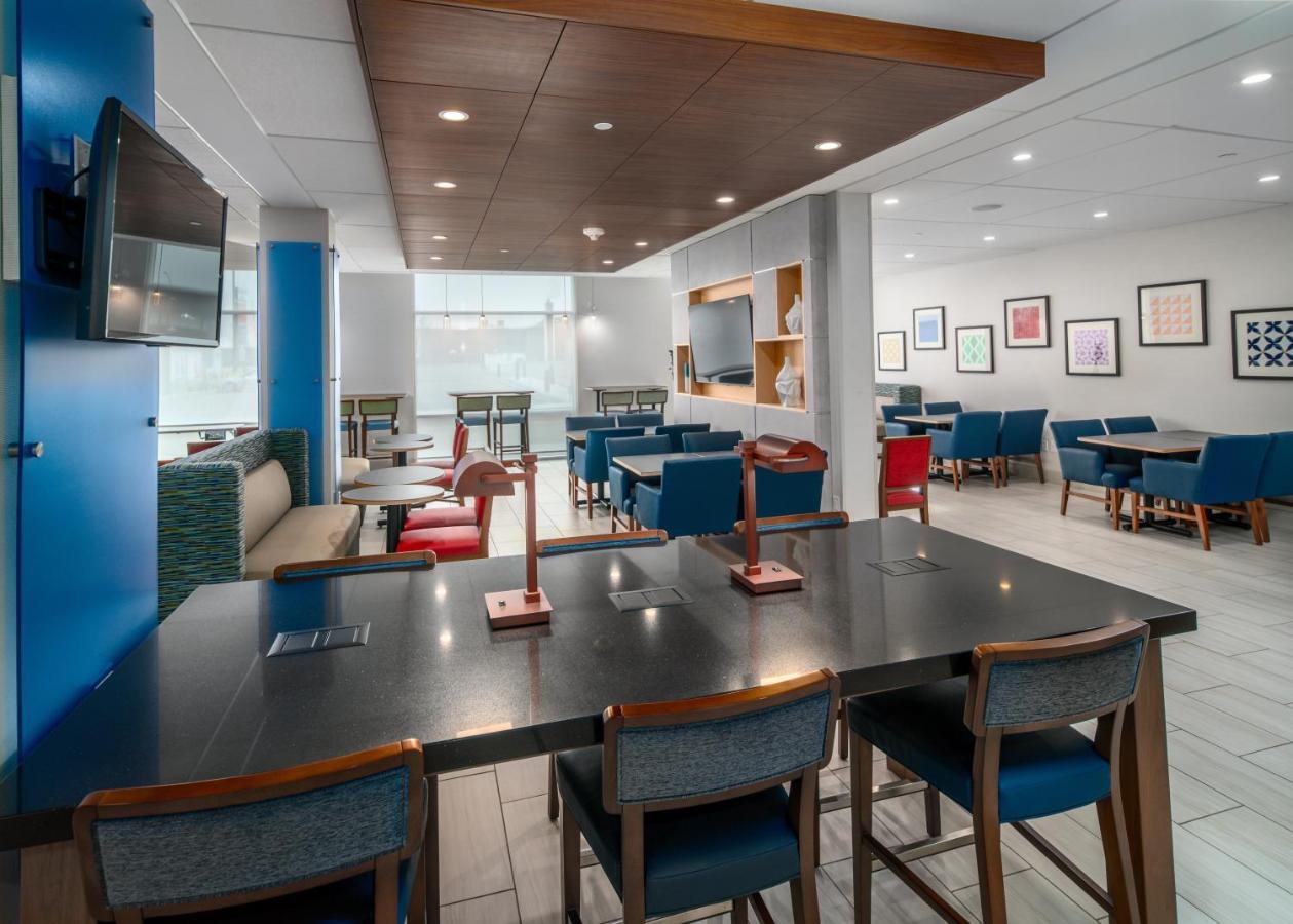 Holiday Inn Express & Suites - Brandon By Ihg Extérieur photo