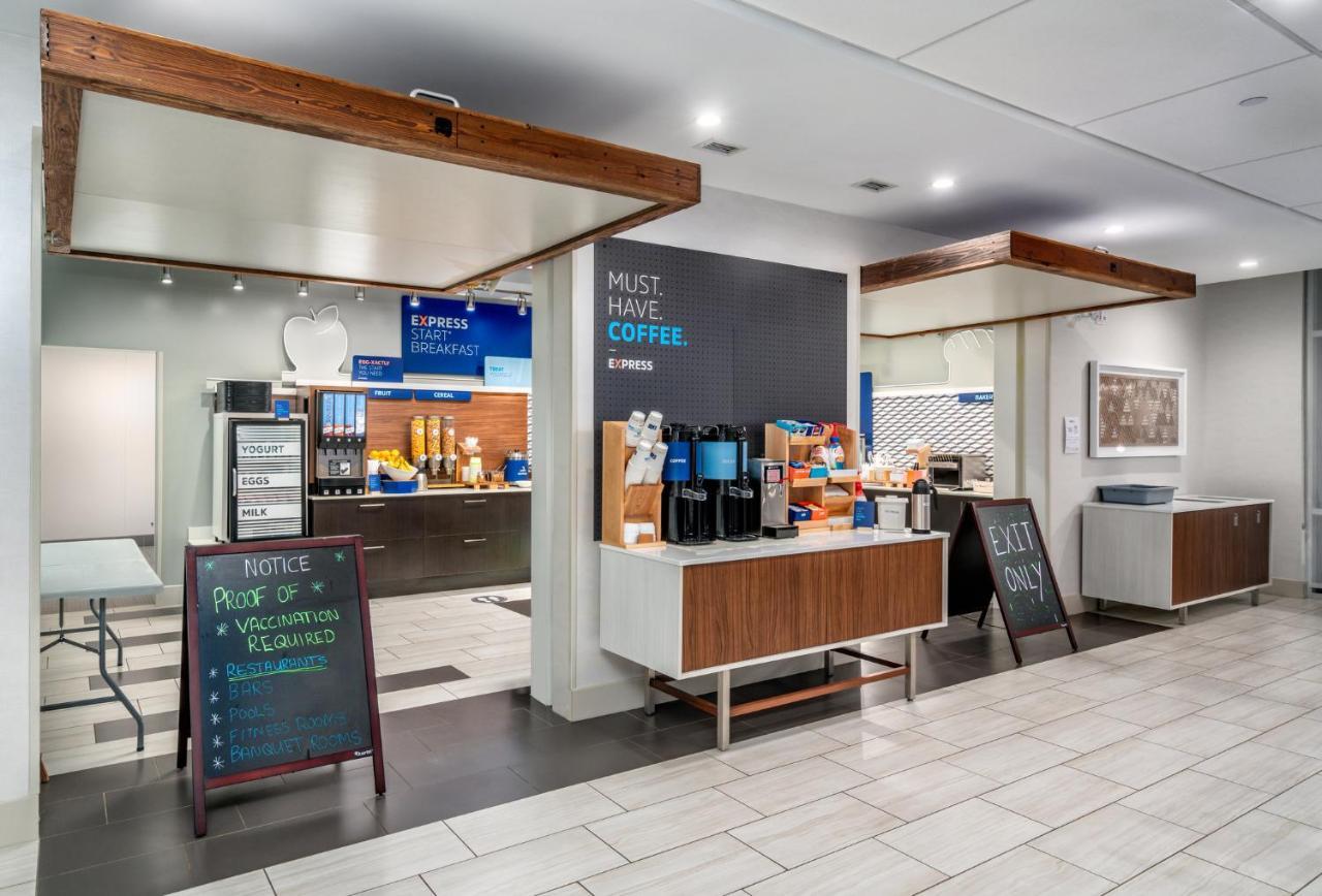 Holiday Inn Express & Suites - Brandon By Ihg Extérieur photo
