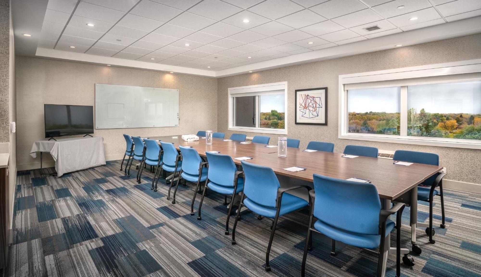 Holiday Inn Express & Suites - Brandon By Ihg Extérieur photo