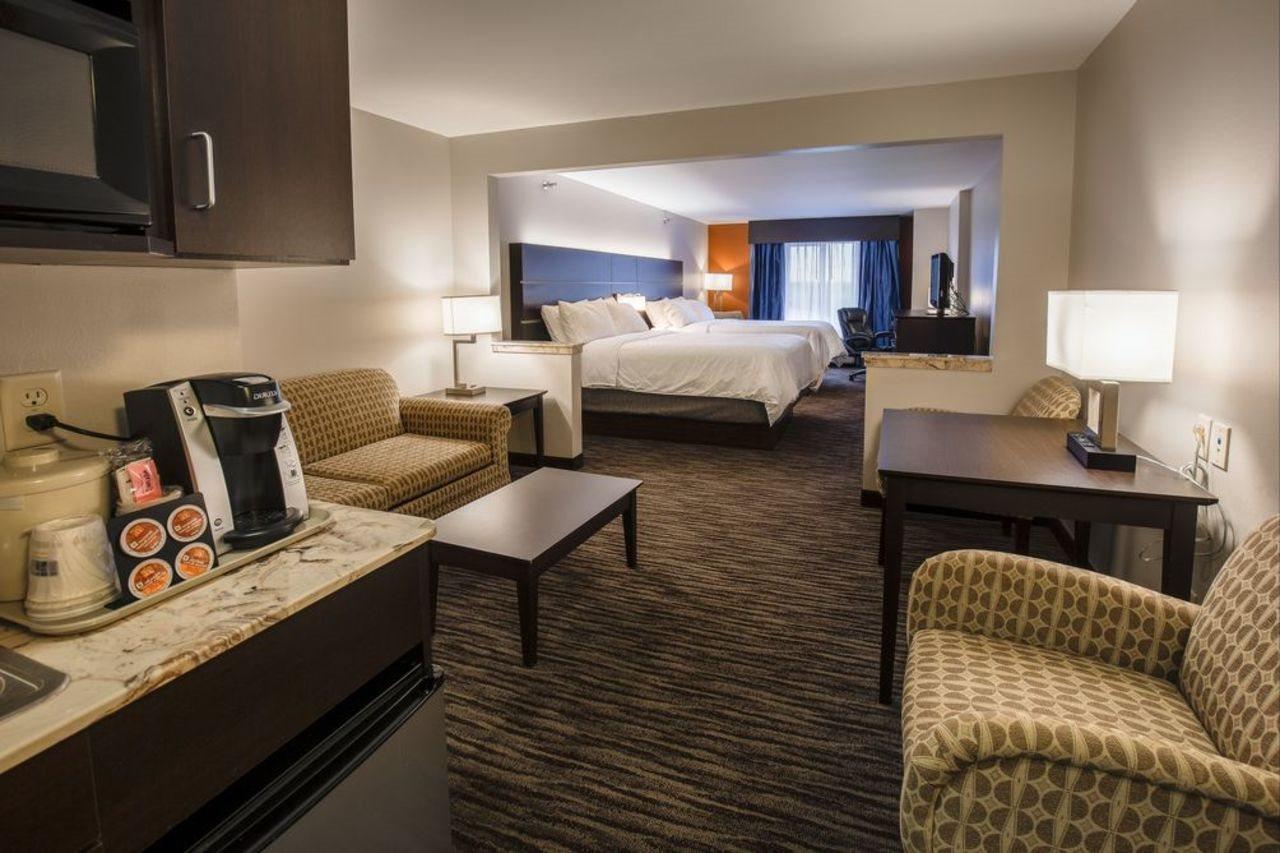 Holiday Inn Express & Suites - Brandon By Ihg Extérieur photo