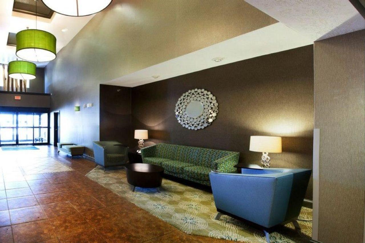 Holiday Inn Express & Suites - Brandon By Ihg Extérieur photo
